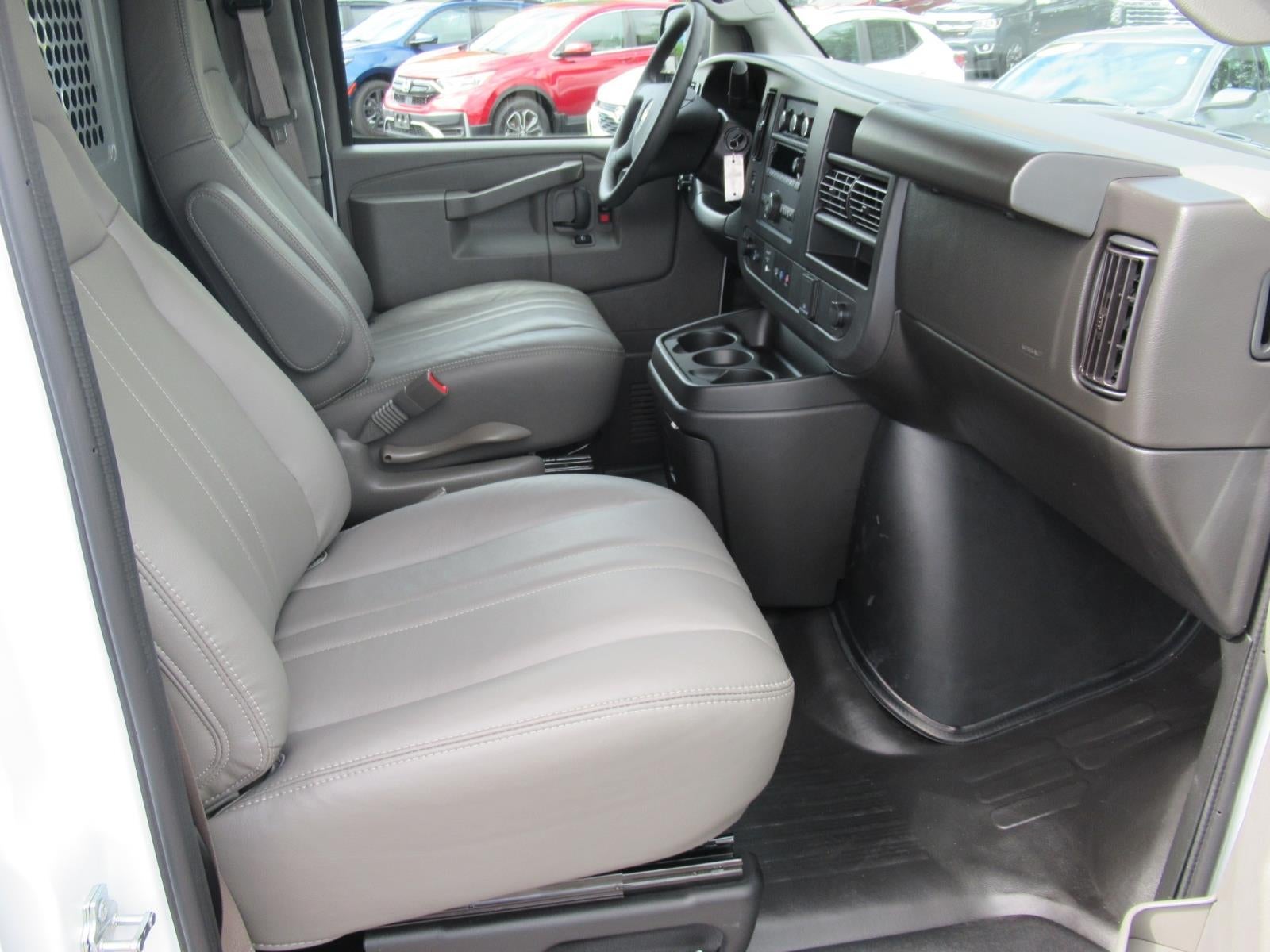 2025 Chevrolet Express Cargo WT