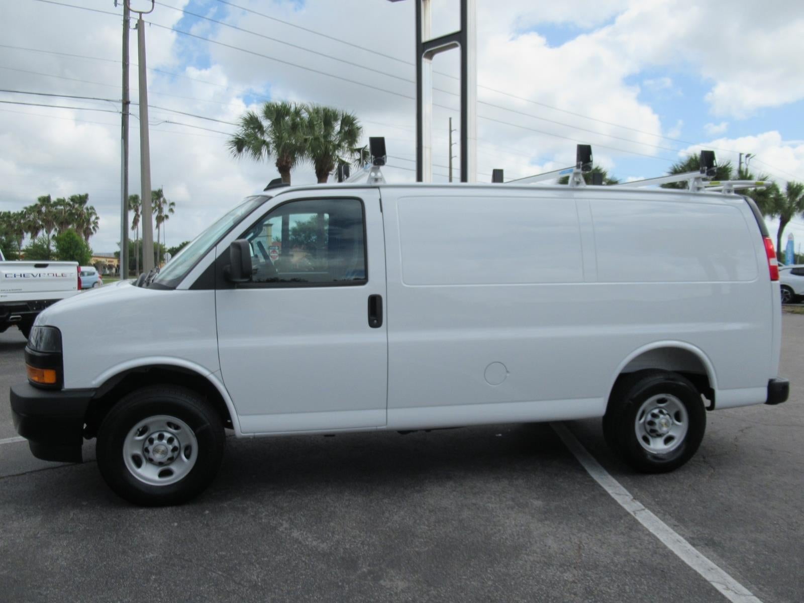 2025 Chevrolet Express Cargo WT