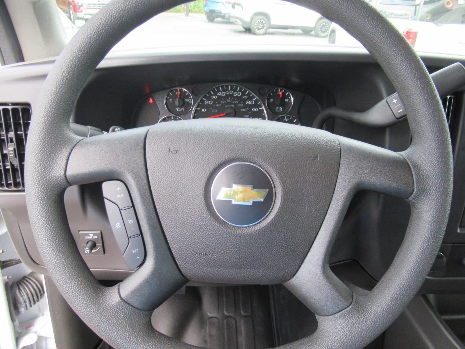 2025 Chevrolet Express Cargo WT