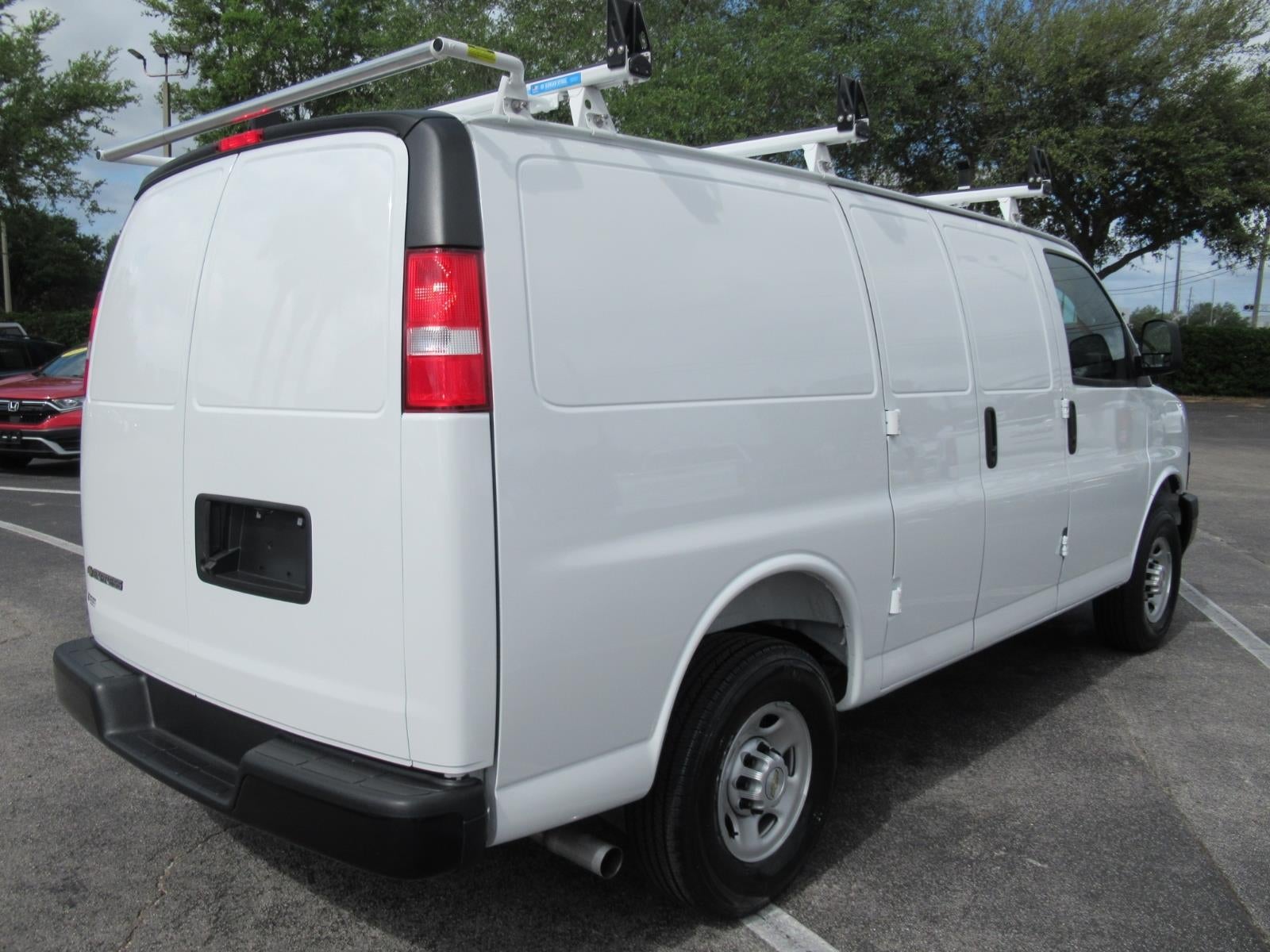 2025 Chevrolet Express Cargo WT
