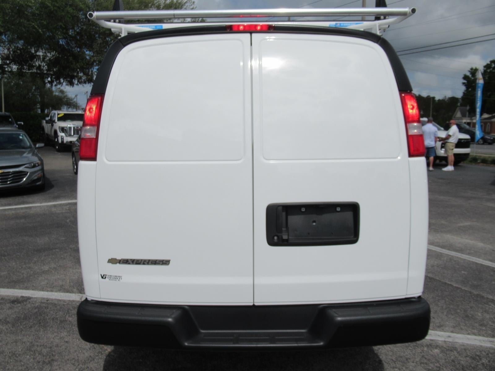 2025 Chevrolet Express Cargo WT