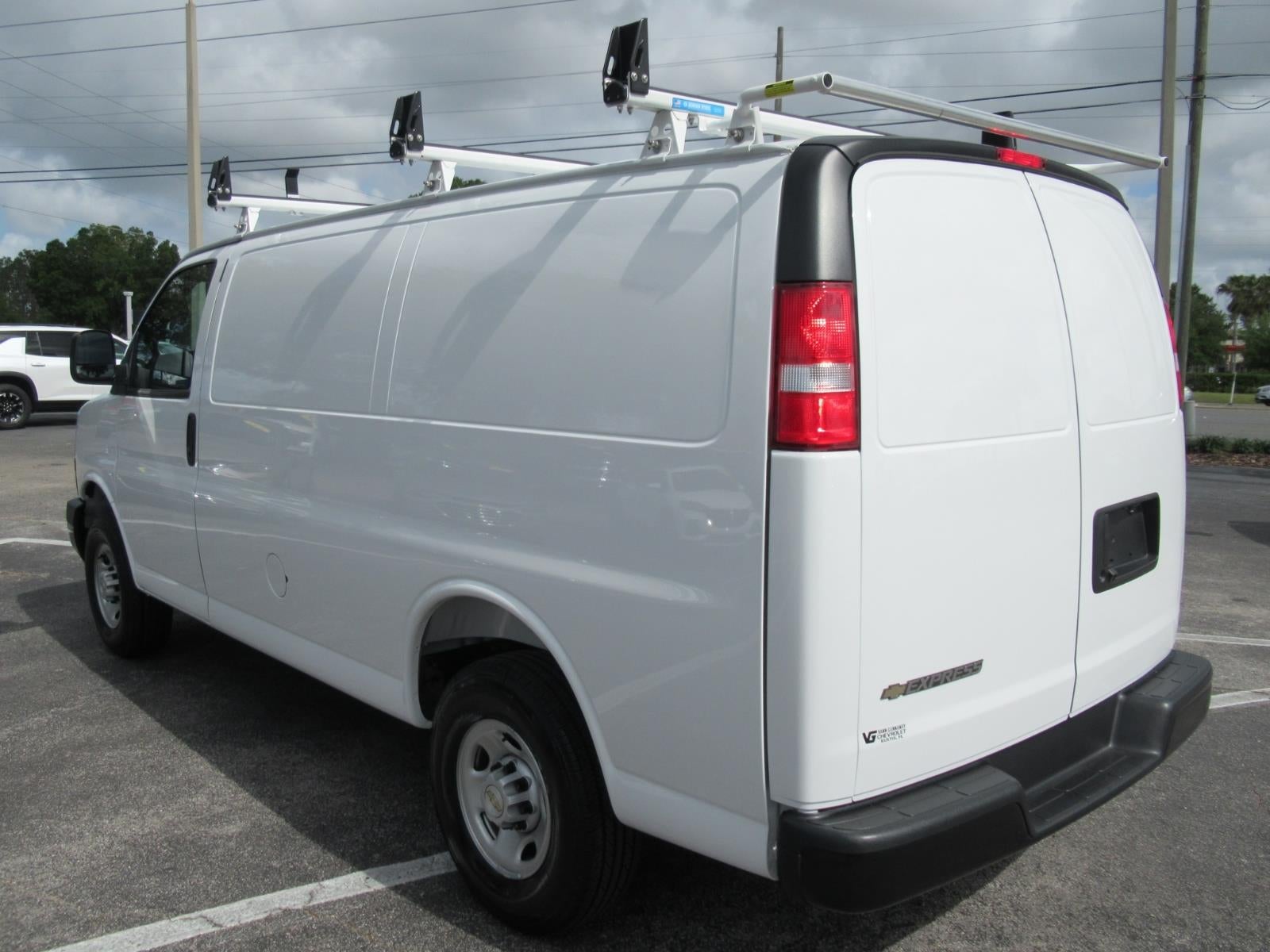 2025 Chevrolet Express Cargo WT