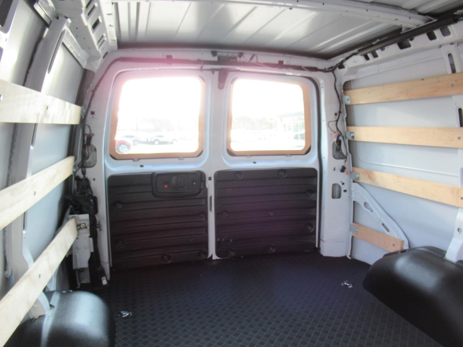 2025 Chevrolet Express Cargo WT