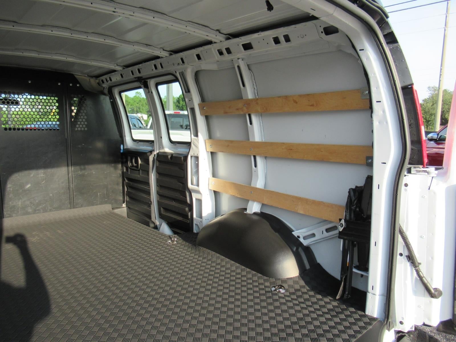 2025 Chevrolet Express Cargo WT