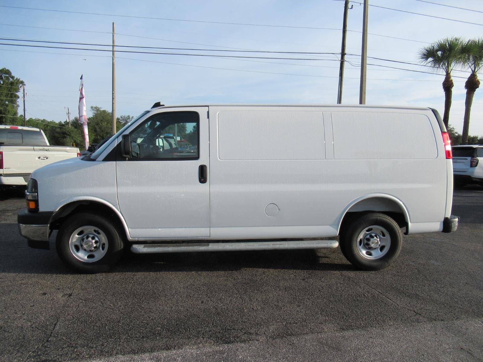 2025 Chevrolet Express Cargo WT