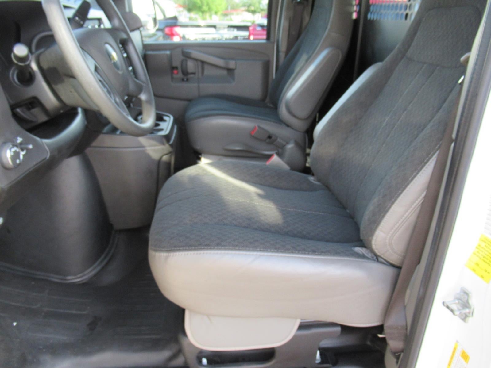 2025 Chevrolet Express Cargo WT