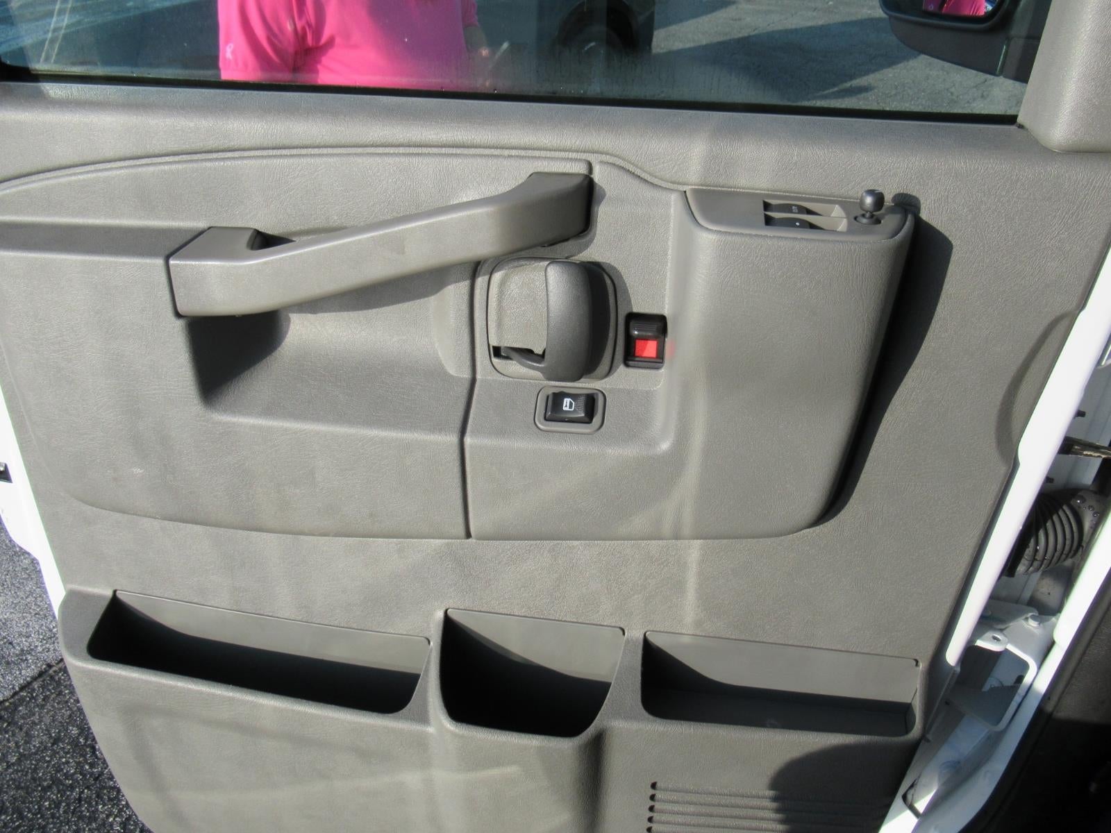2025 Chevrolet Express Cargo WT