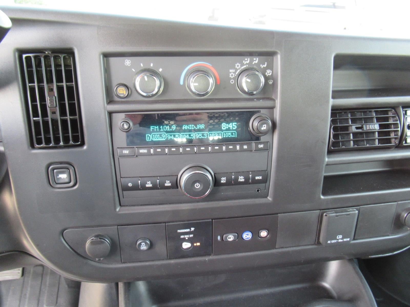 2025 Chevrolet Express Cargo WT