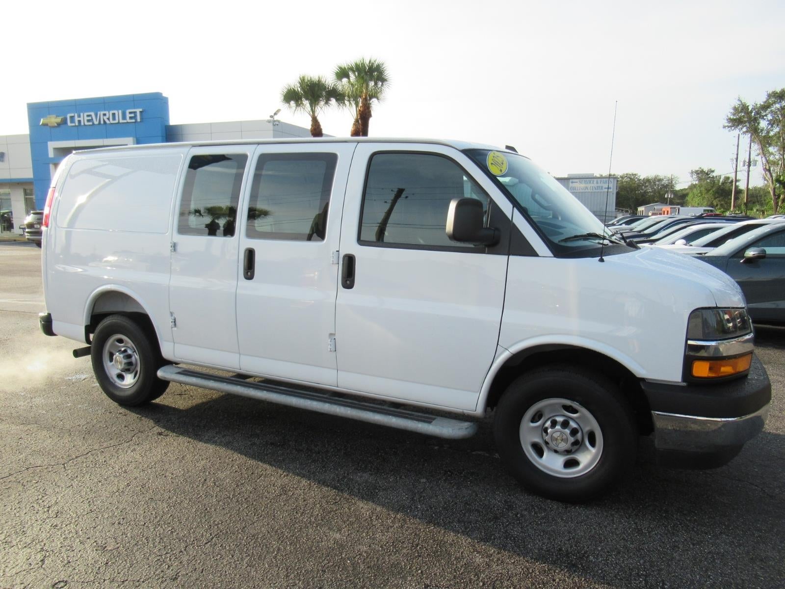 2025 Chevrolet Express Cargo WT