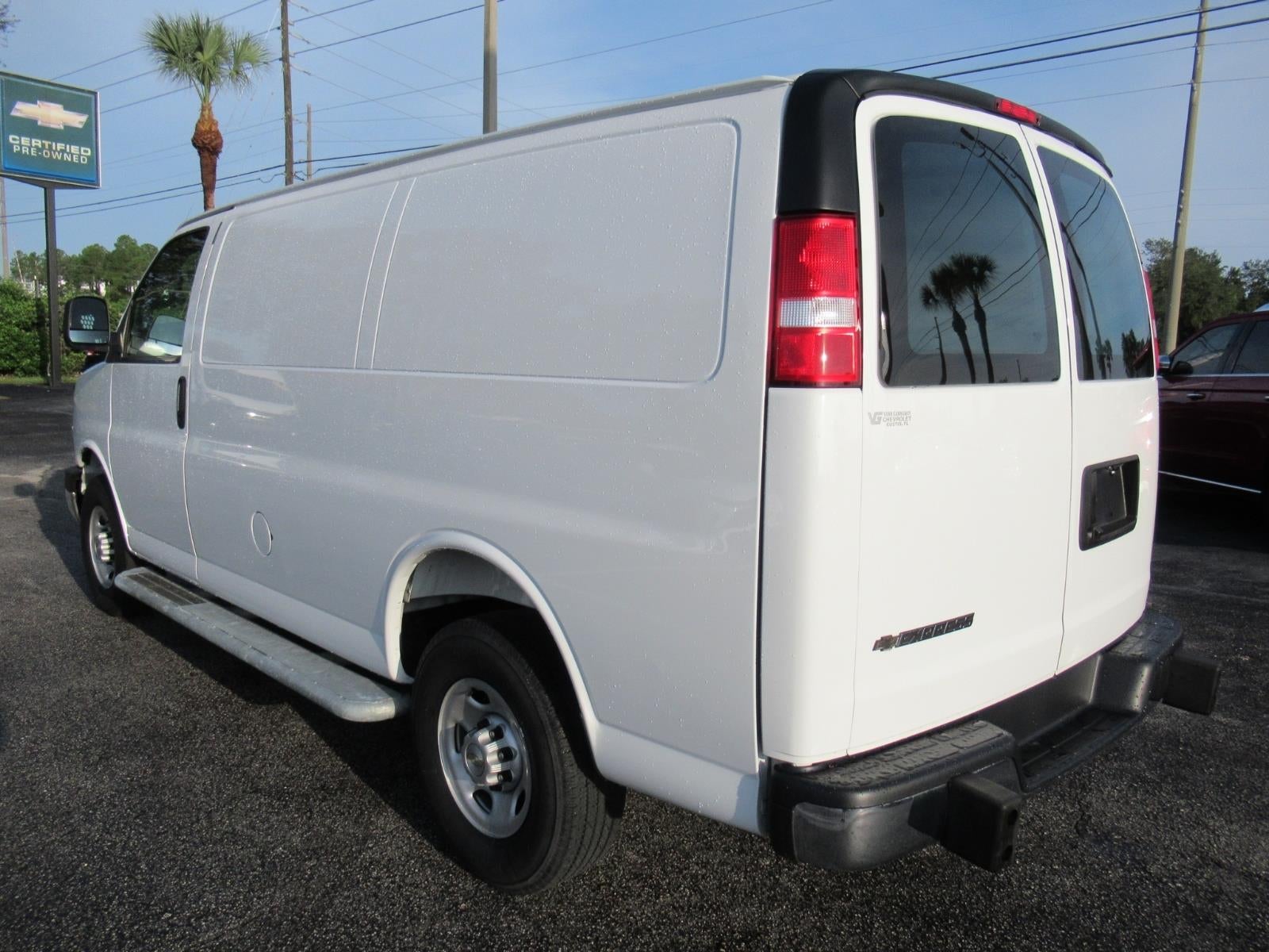2025 Chevrolet Express Cargo WT