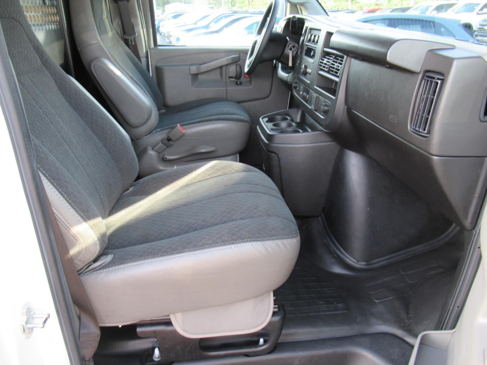 2025 Chevrolet Express Cargo WT