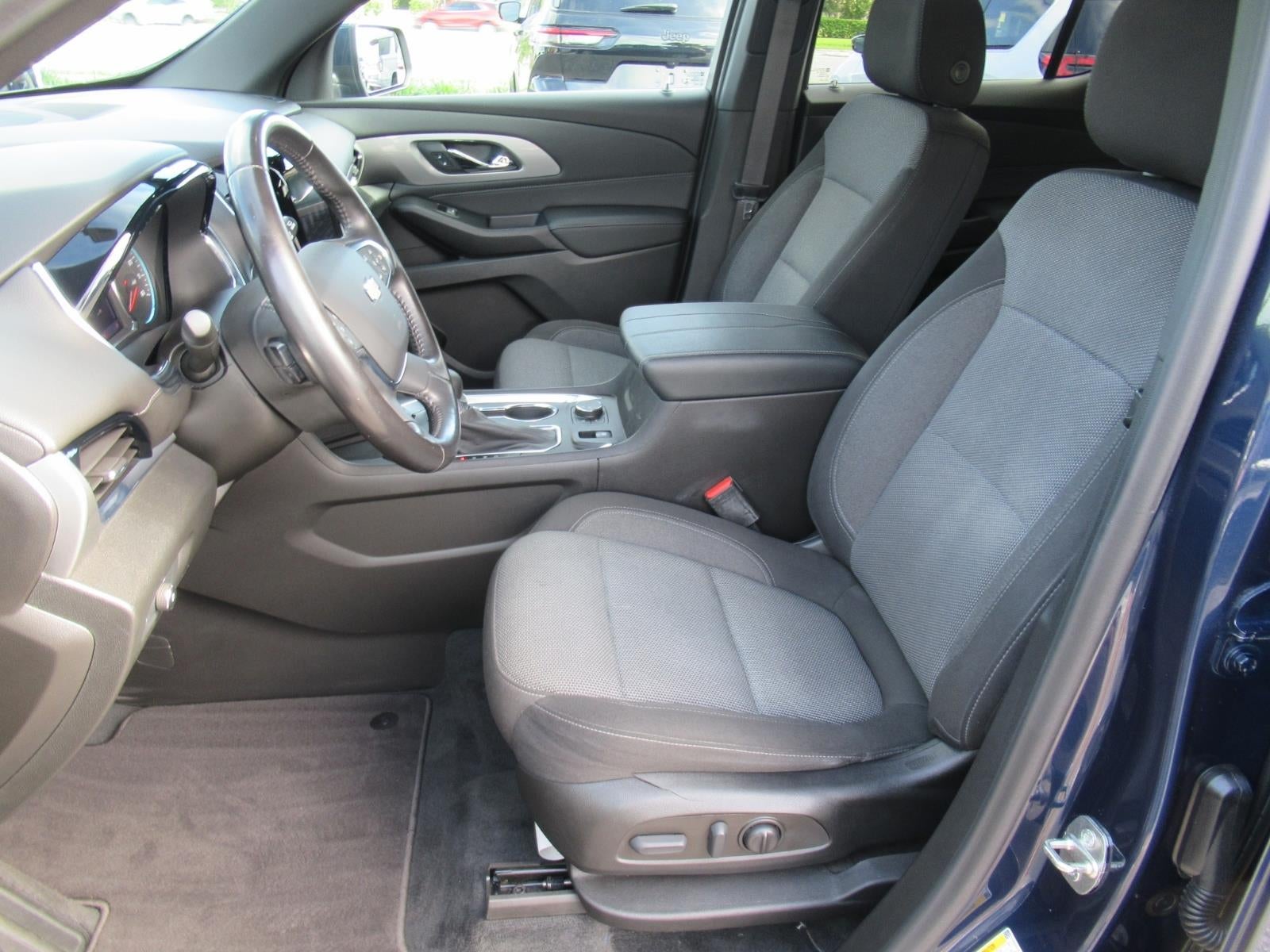2022 Chevrolet Traverse LT Cloth