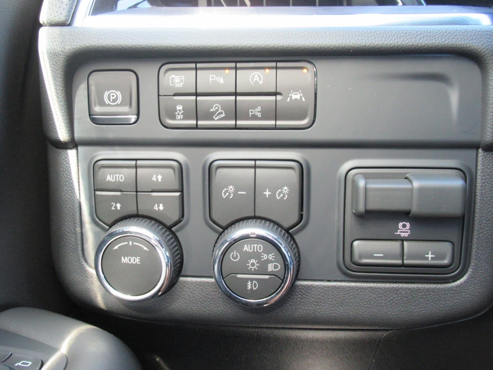 2027 Chevrolet Suburban Premier - Photo 24