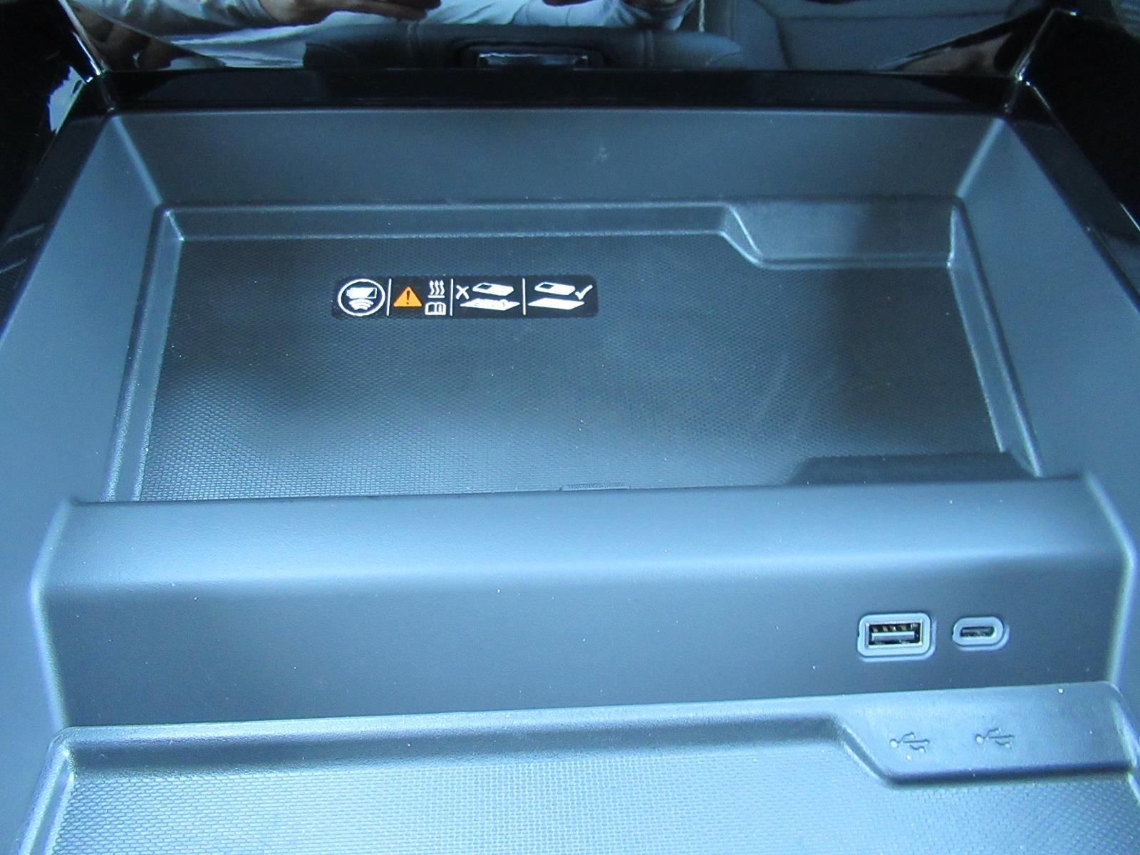 2027 Chevrolet Suburban Premier - Photo 29