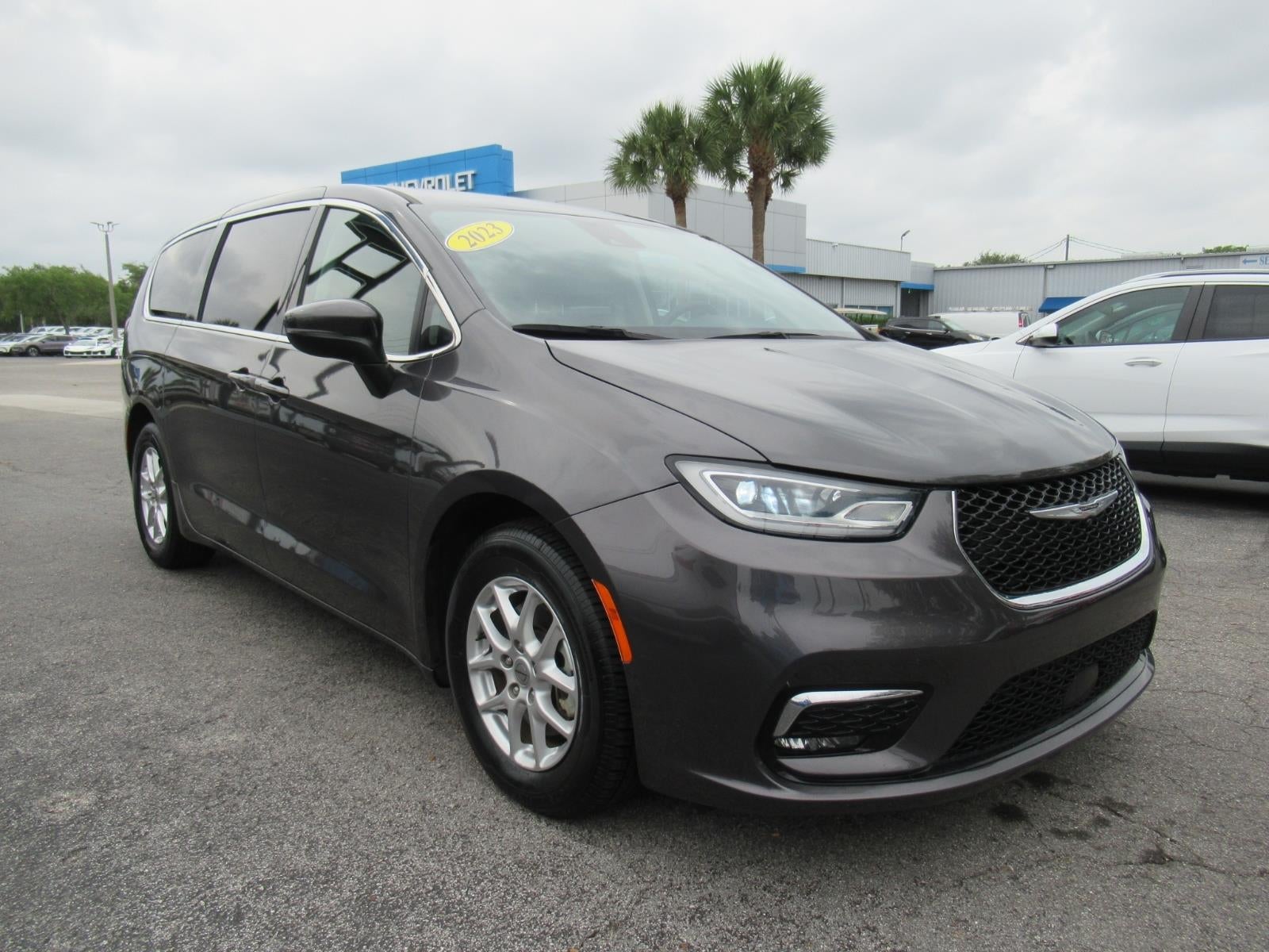 2023 Chrysler Pacifica Touring L