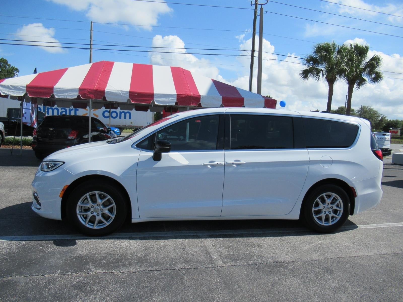 2025 Chrysler Pacifica Select