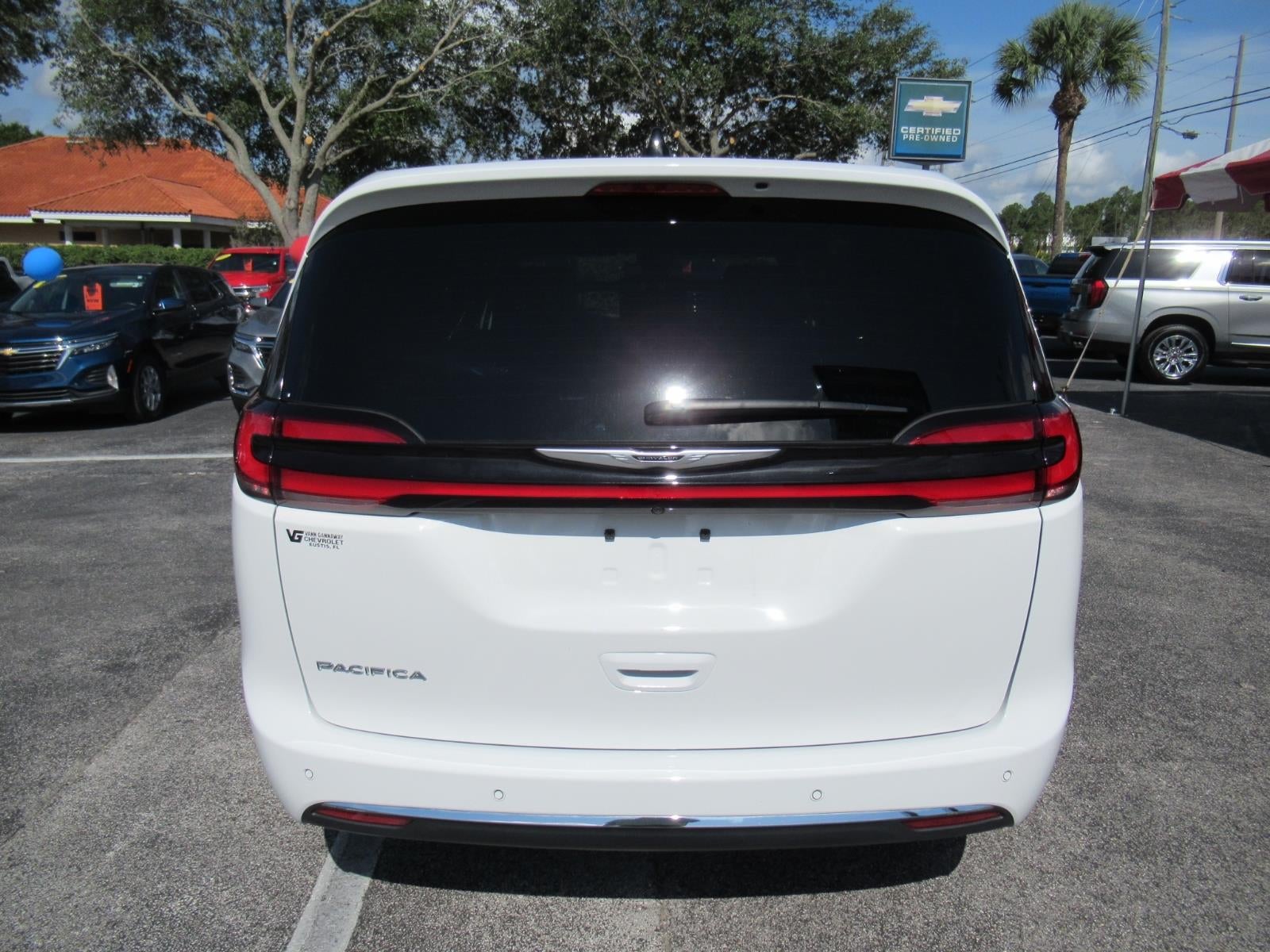2025 Chrysler Pacifica Select