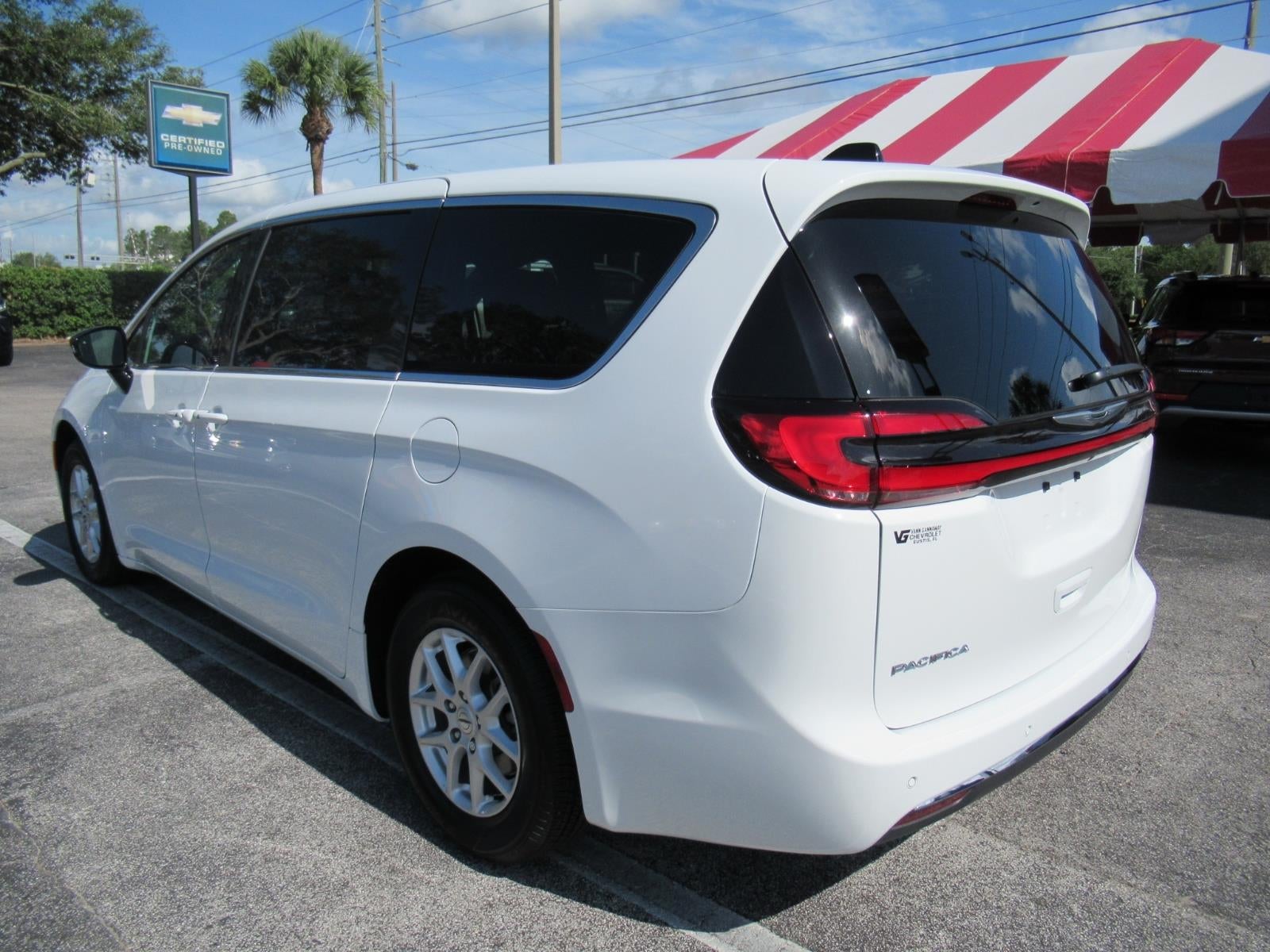 2025 Chrysler Pacifica Select