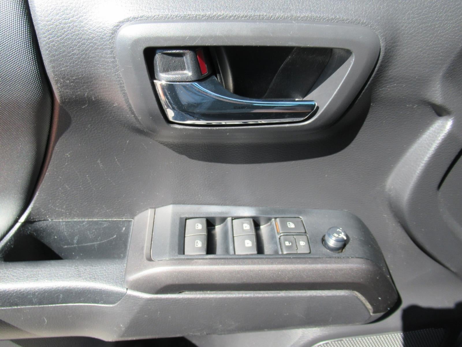 2022 Toyota Tacoma 2WD SR5