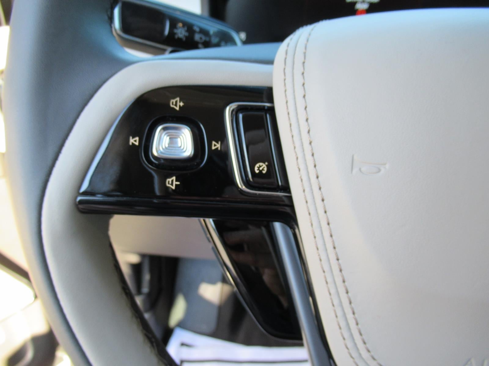 2023 Lincoln Aviator Standard