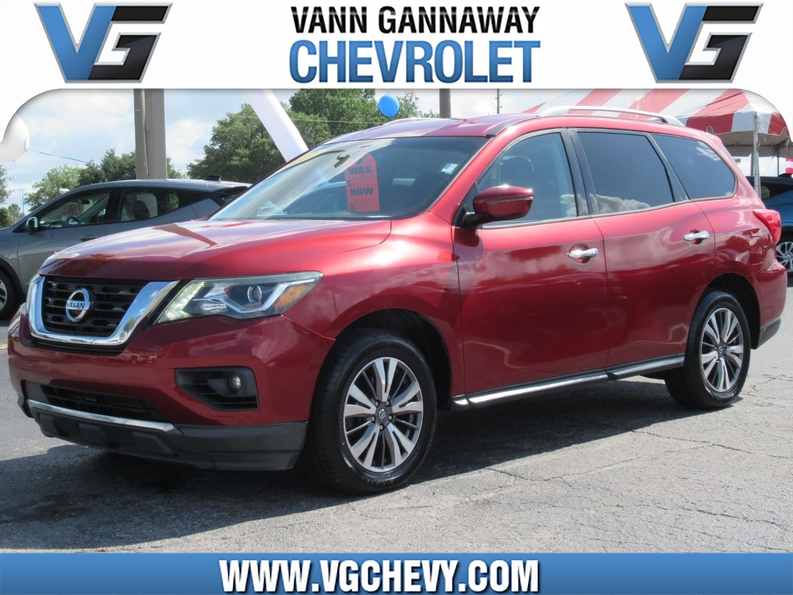 2017 Nissan Pathfinder SV 4WD's photo