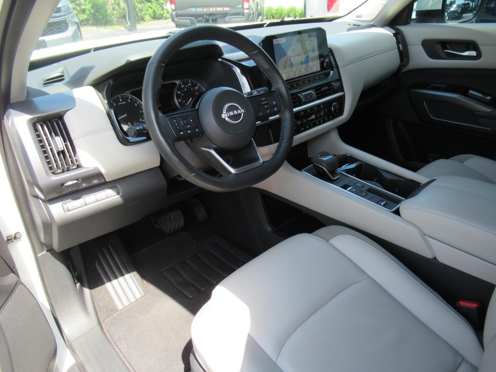 2024 Nissan Pathfinder SL