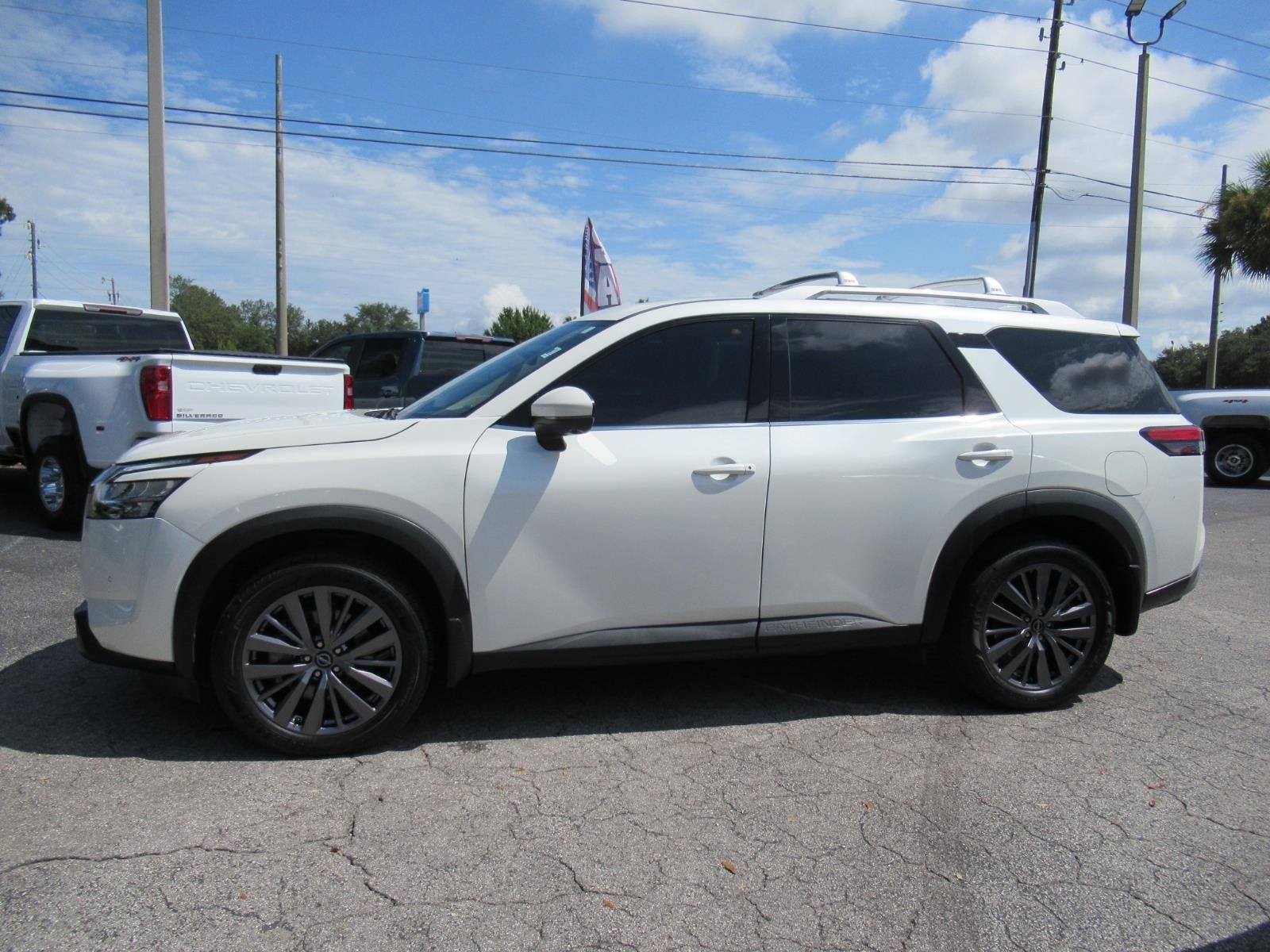 2024 Nissan Pathfinder SL