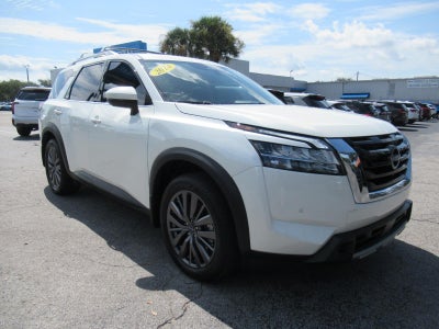 2024 Nissan Pathfinder SL