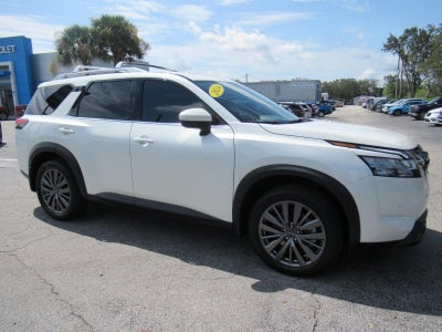 2024 Nissan Pathfinder SL