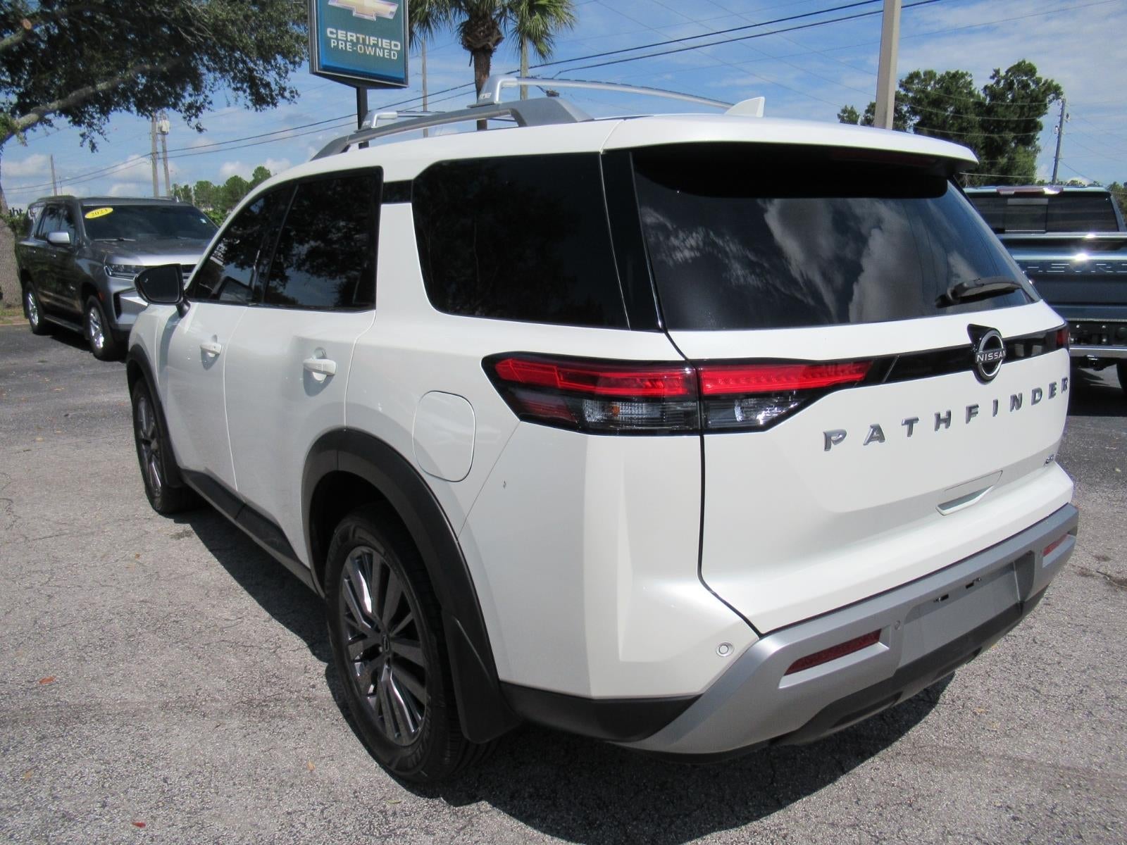 2024 Nissan Pathfinder SL