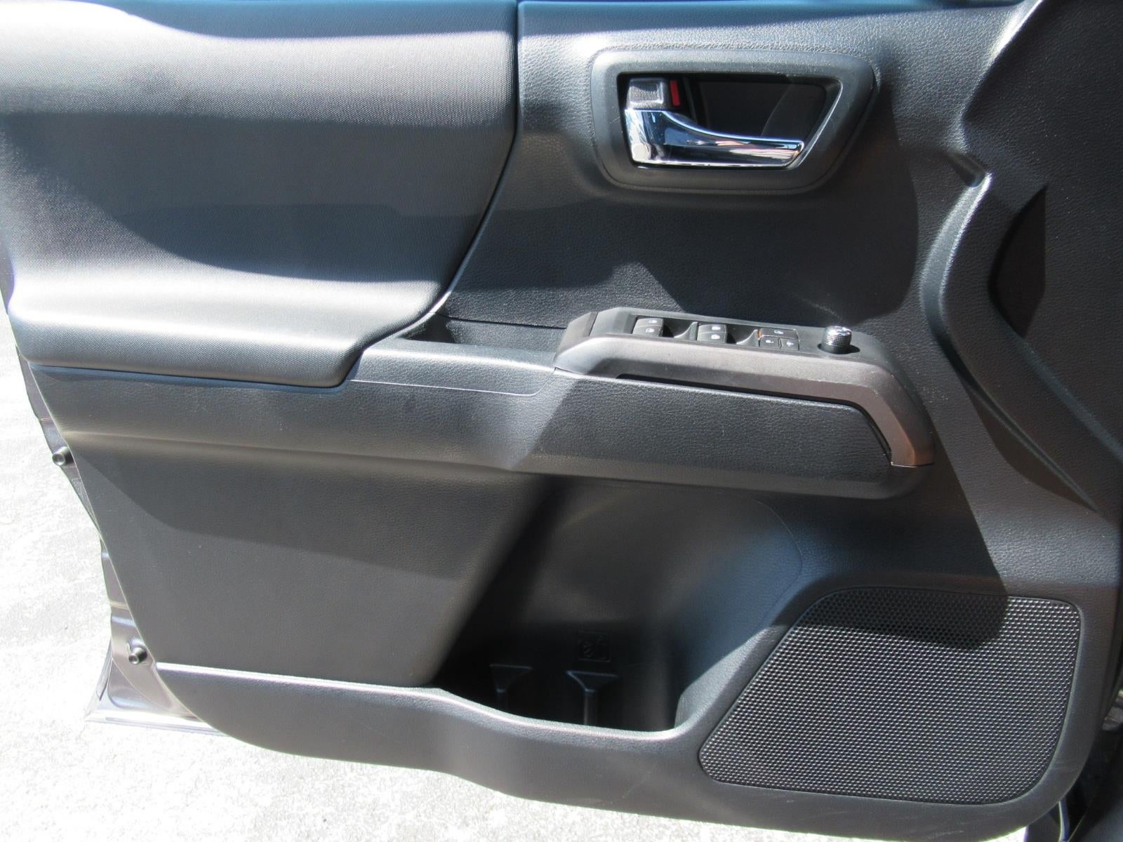 2016 Toyota Tacoma SR