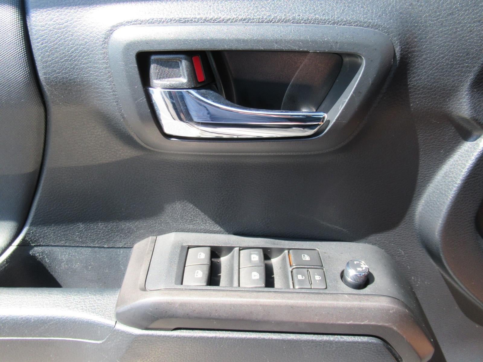 2016 Toyota Tacoma SR