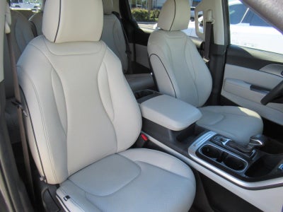 2022 Kia Carnival LX