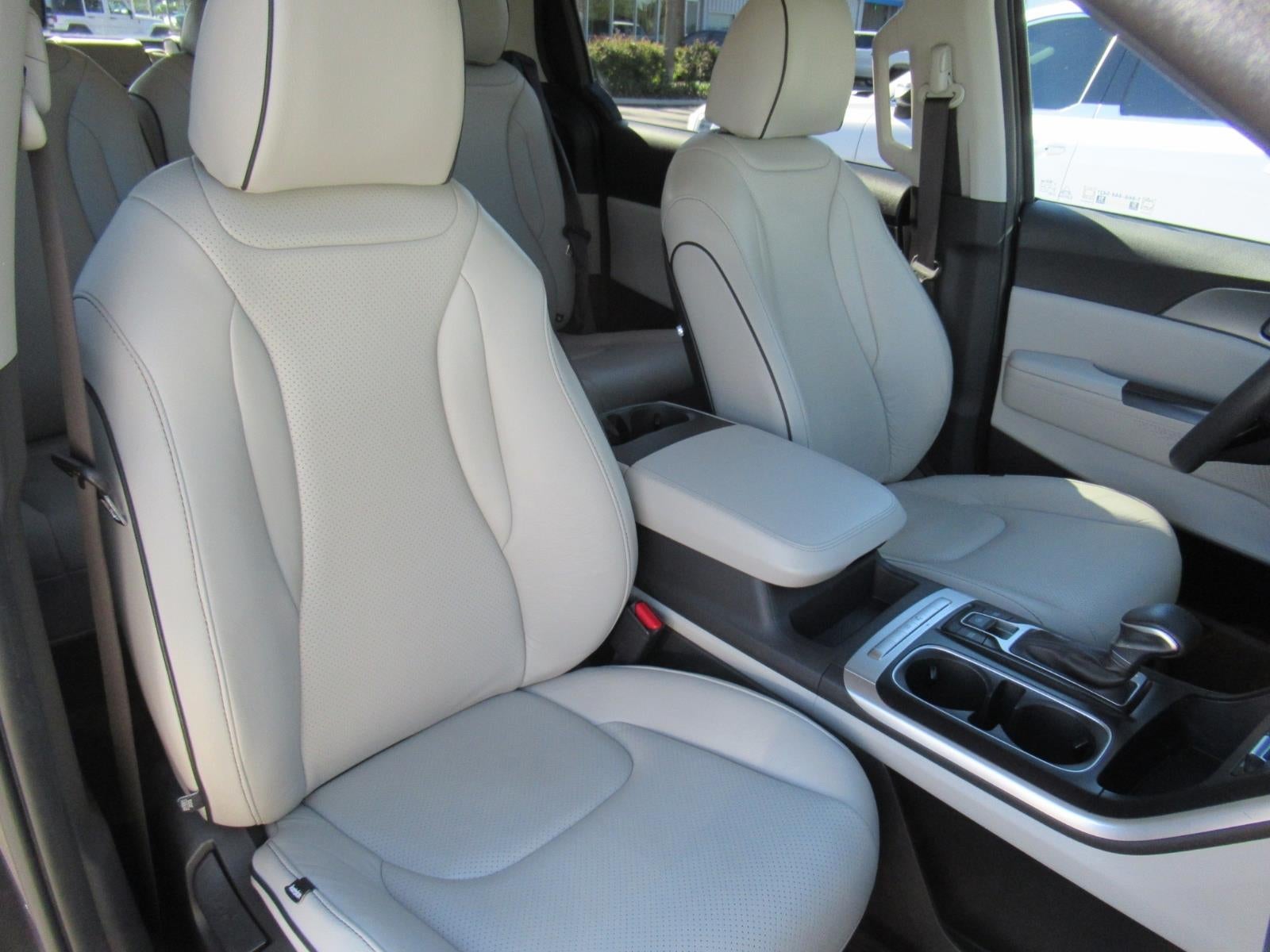 2022 Kia Carnival LX
