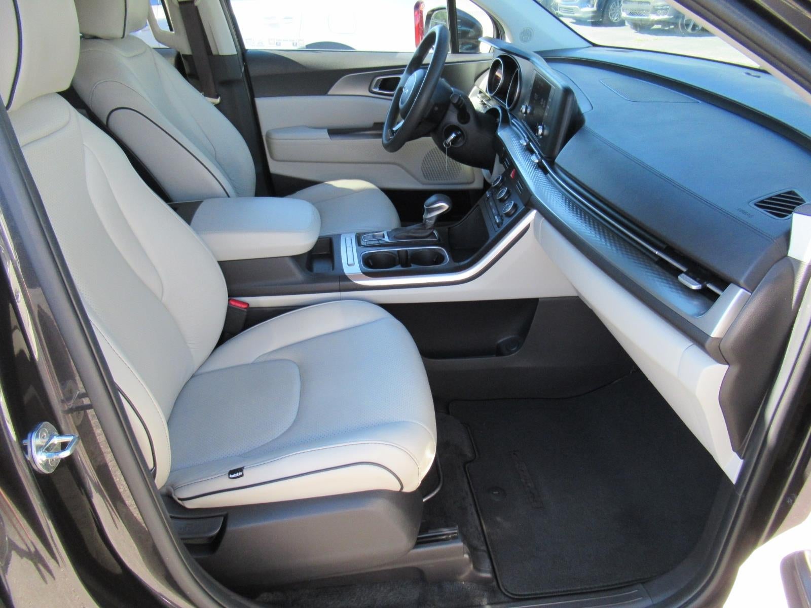 2022 Kia Carnival LX