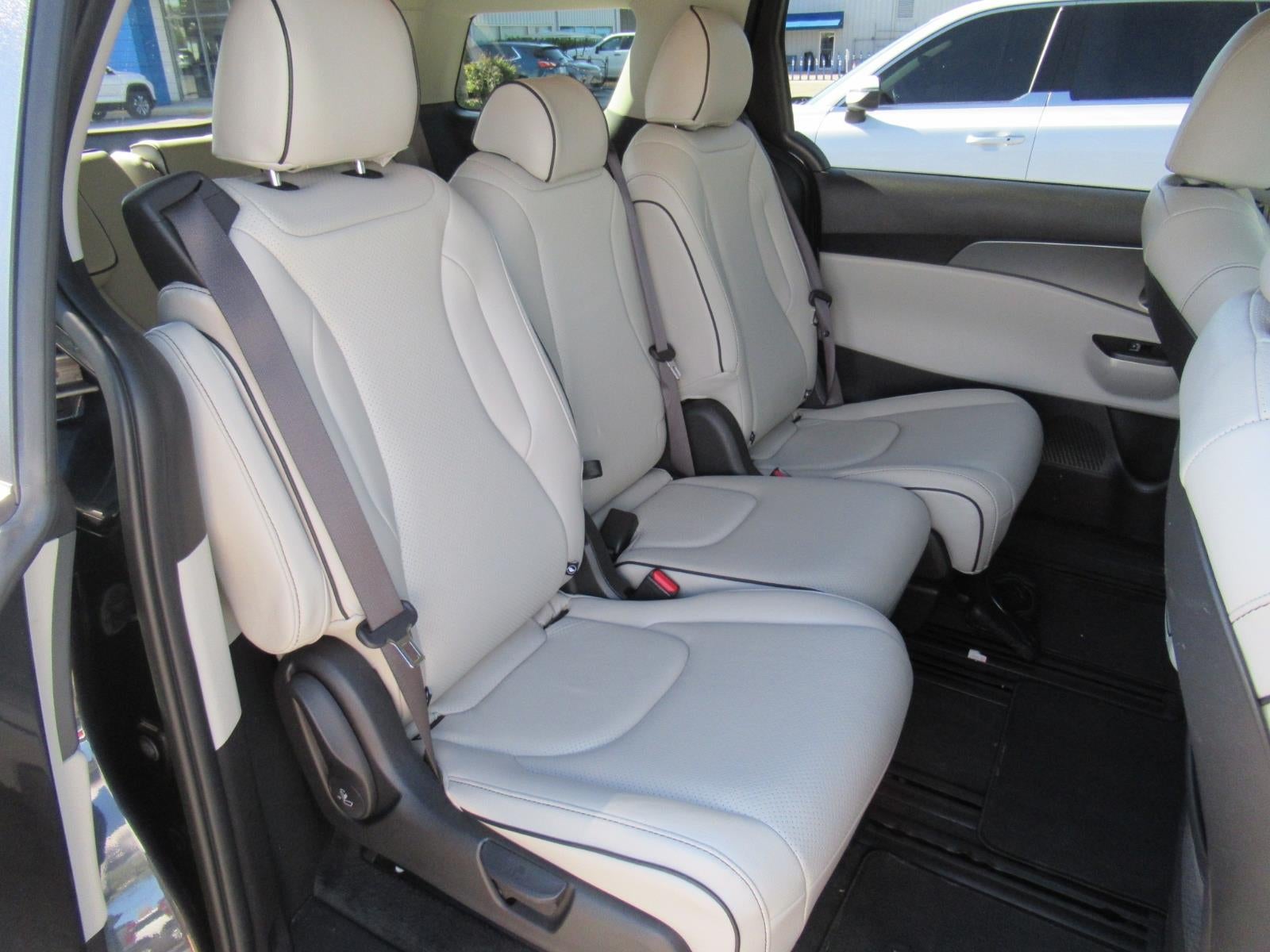 2022 Kia Carnival LX