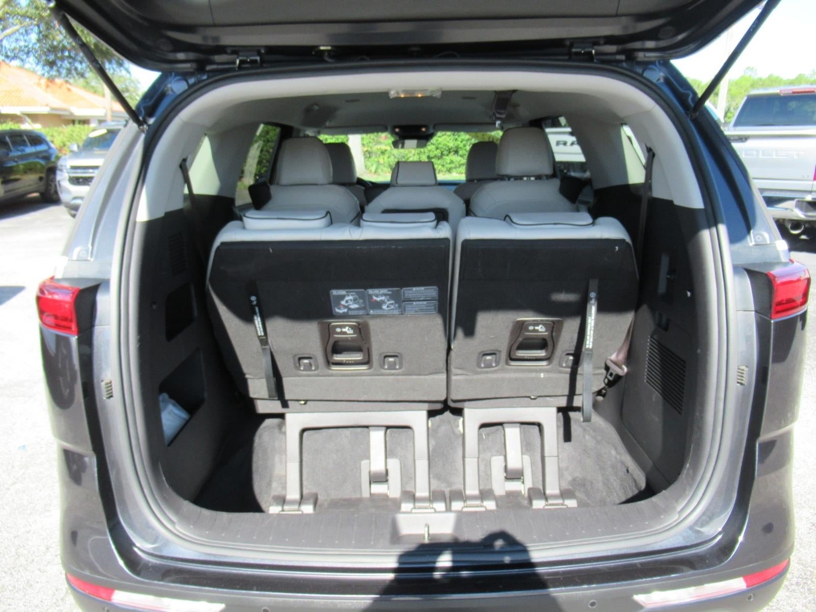 2022 Kia Carnival LX