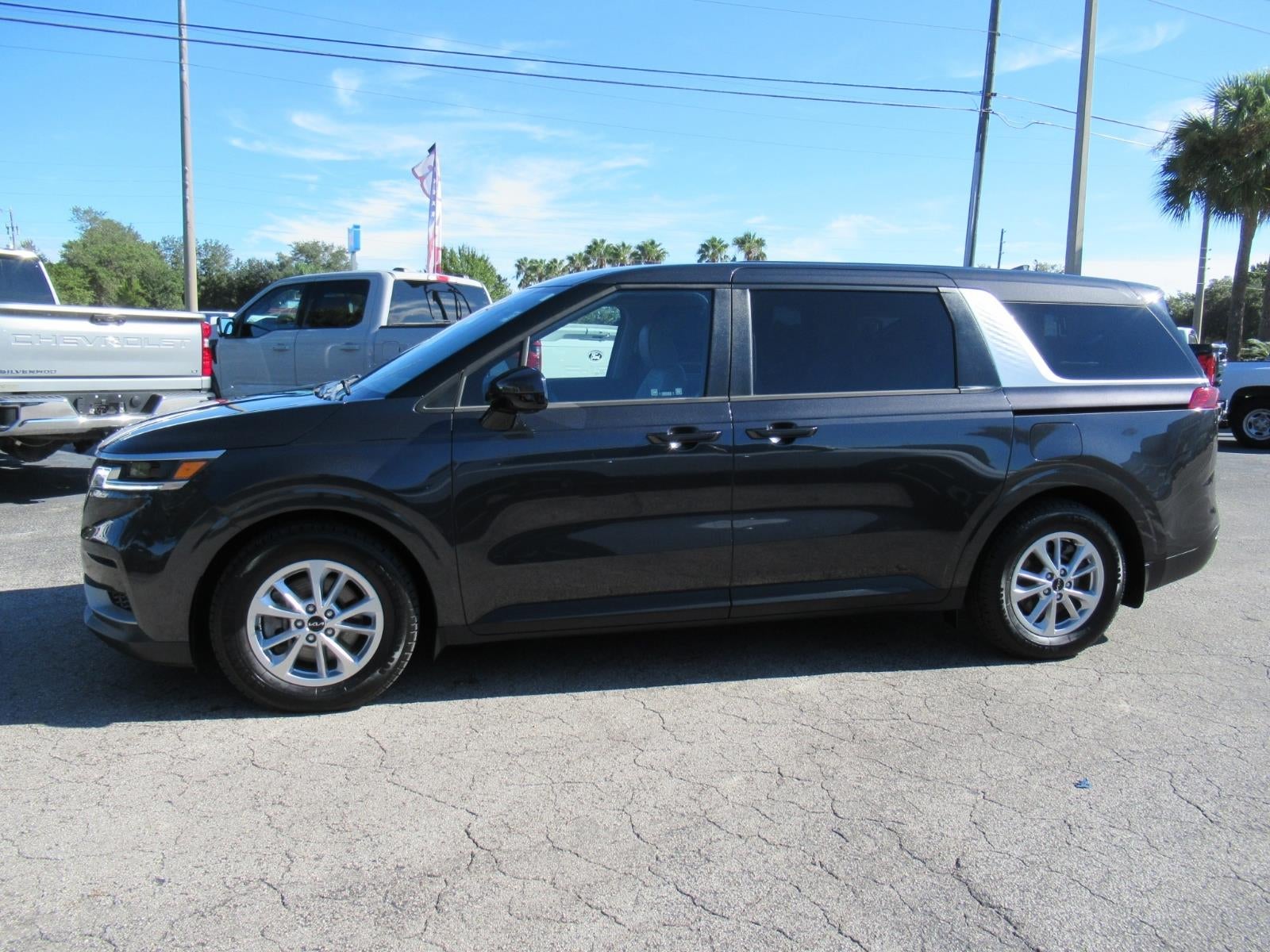 2022 Kia Carnival LX