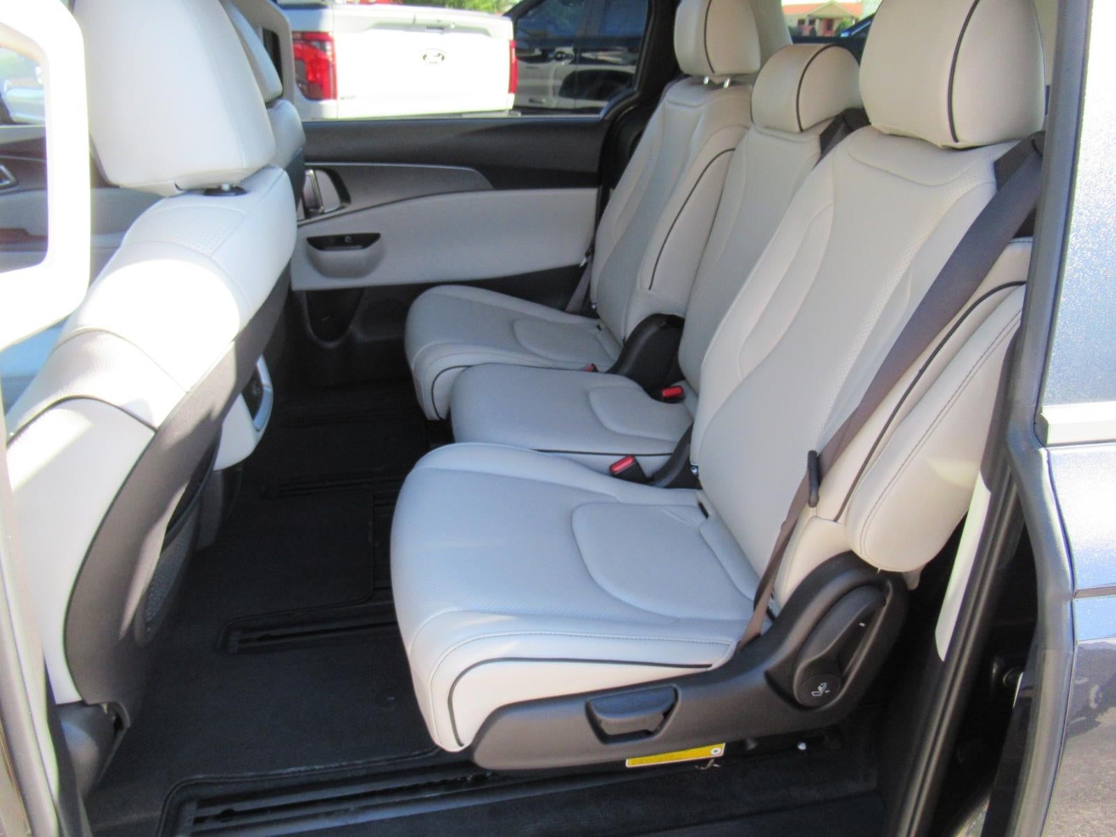 2022 Kia Carnival LX