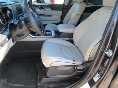 2022 Kia Carnival LX