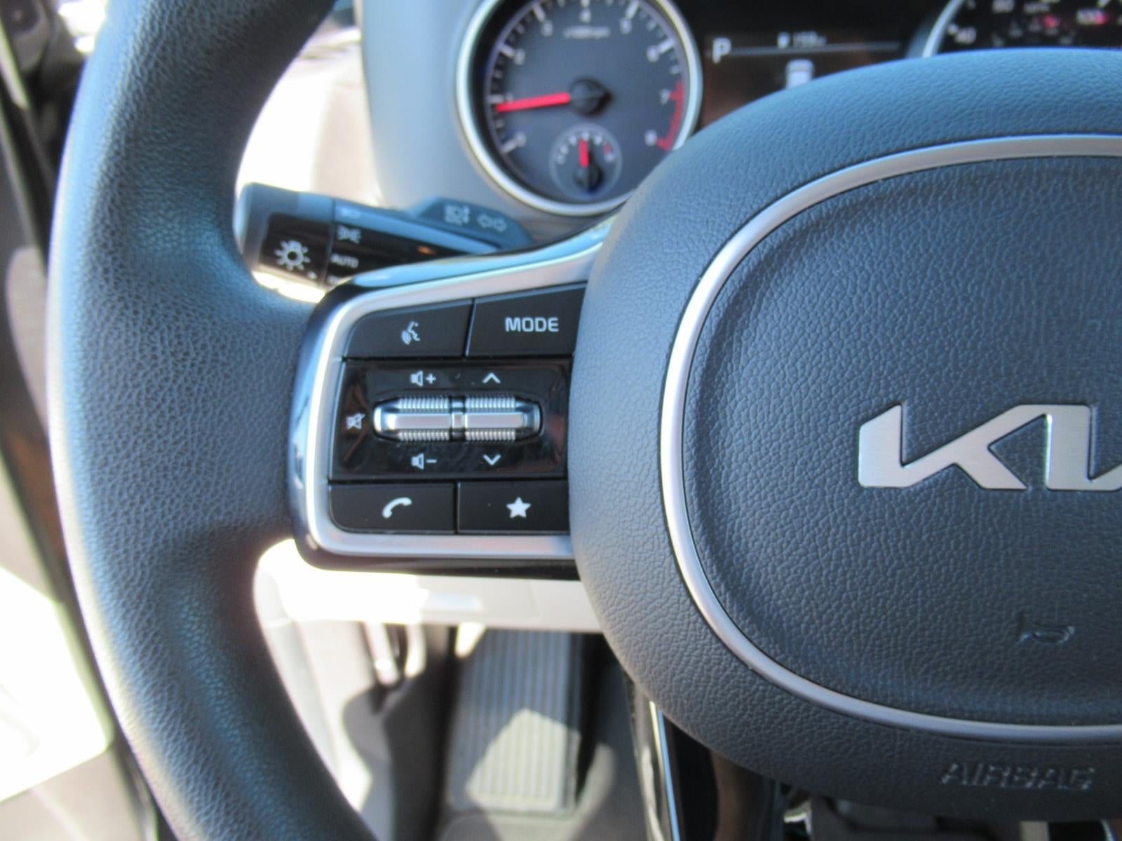 2022 Kia Carnival LX